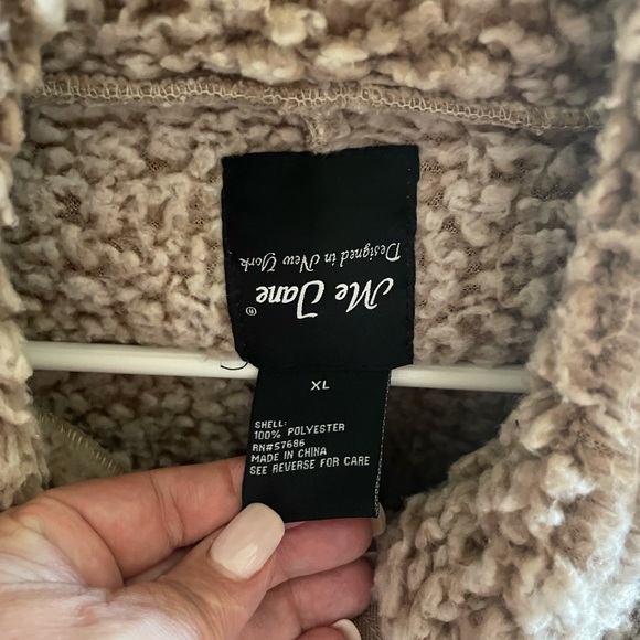 Cute cute. Tag is upside down !  soft and looks so nice with jeans or leggings - Picture 4 of 4